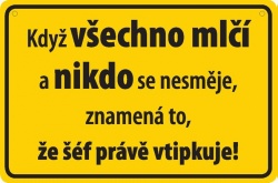 Vtipná cedulka: Když všechno mlčí a nikdo se nesměje..